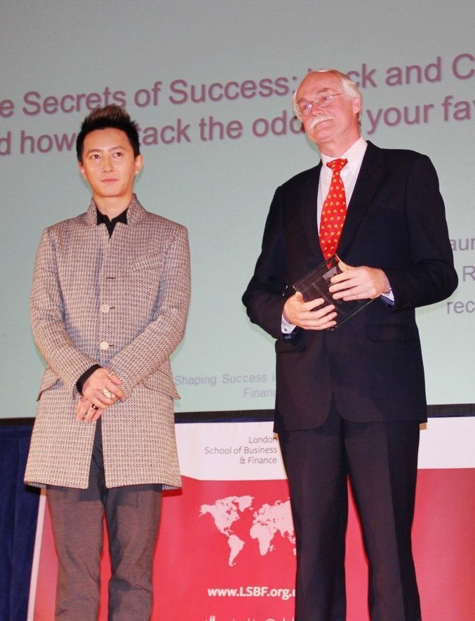 韩庚参加前任攻略首映礼 姚星彤着透视装性感抢镜图片