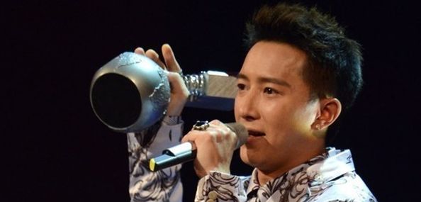 韩庚花纹西装帅气十足图片 韩庚花纹西装帅气十足图片