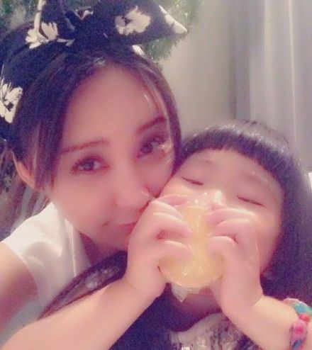 曹格儿子joe生日会 韩庚黄磊张歆艺现身献祝福图片
