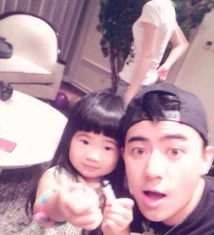 曹格儿子joe生日会 韩庚黄磊张歆艺现身献祝福图片 曹格儿子joe生日会 韩庚黄磊张歆艺现身献祝福图片