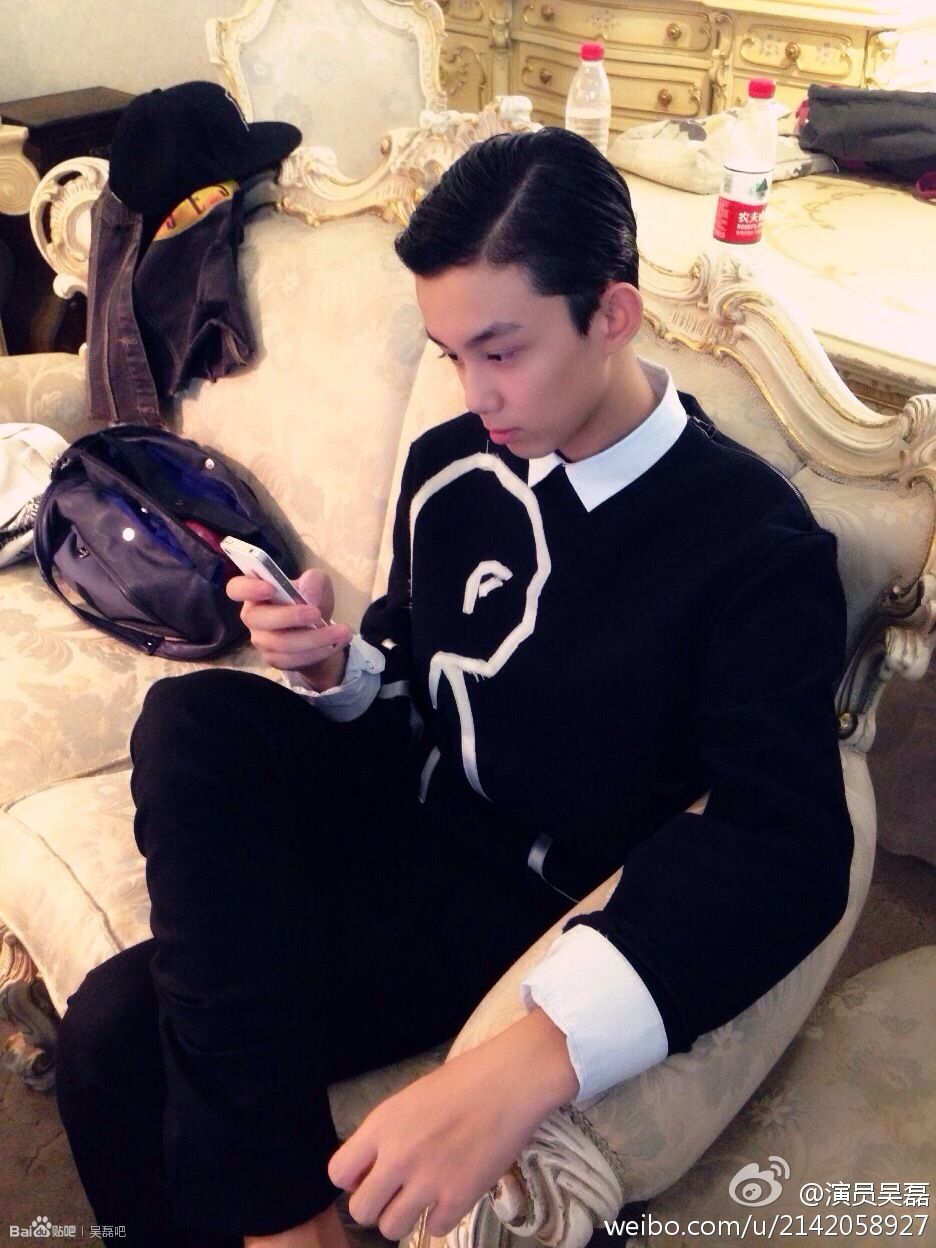 吴磊拍摄智族GQ十月刊的酷照 吴磊帅气小小少年图片