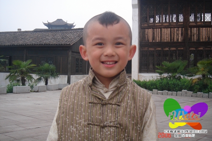 吴磊幼年身穿龙袍录制北京奥运国际宣传片 可爱极了图片