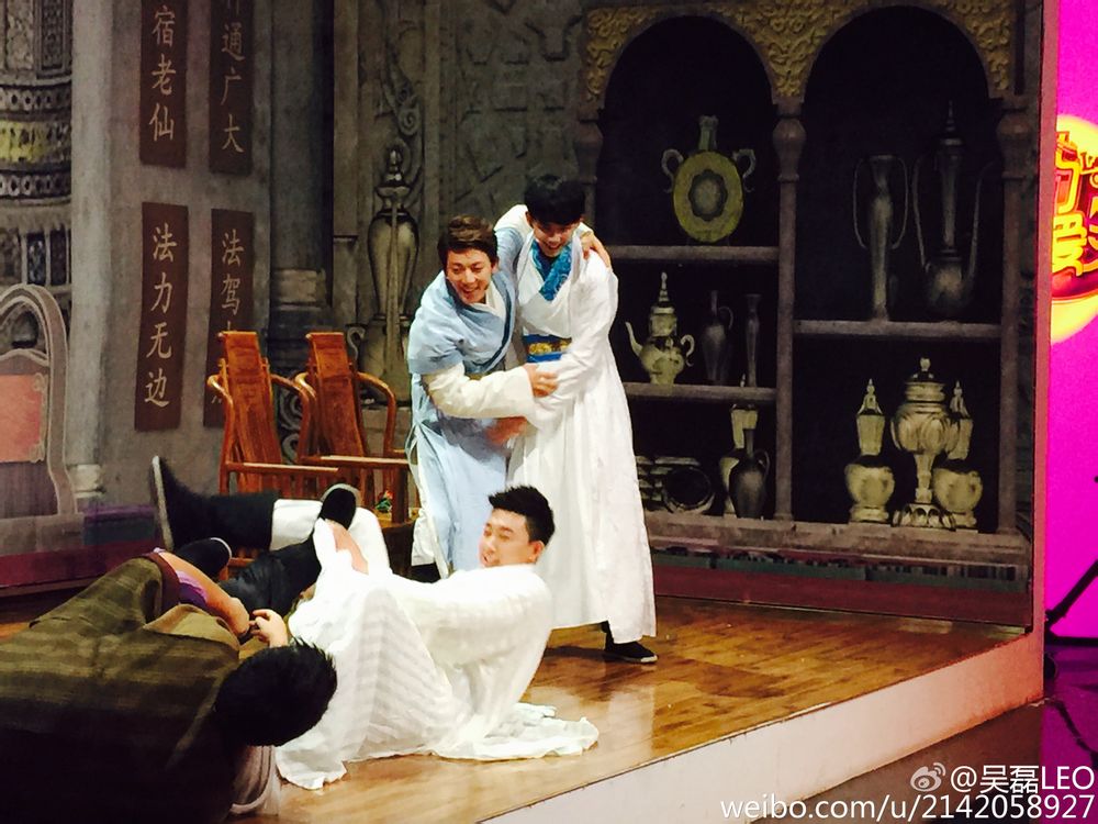 吴磊陈翔录制湖南卫视我们都爱笑 可爱笑容迷倒粉丝图片