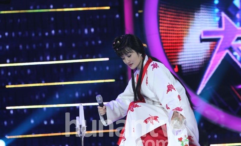 百变大咖秀谢娜扮林黛玉 何炅扮贾宝玉图片