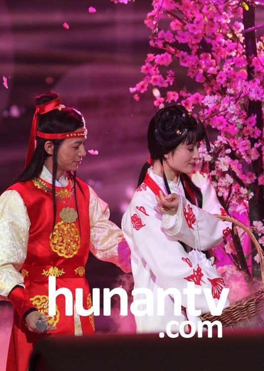 百变大咖秀谢娜扮林黛玉 何炅扮贾宝玉图片
