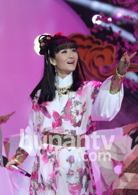 百变大咖秀何炅谢娜变身郭靖黄蓉图片