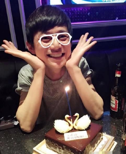 黄晓明Angelababy恋情告急 baby逛夜店示威图片