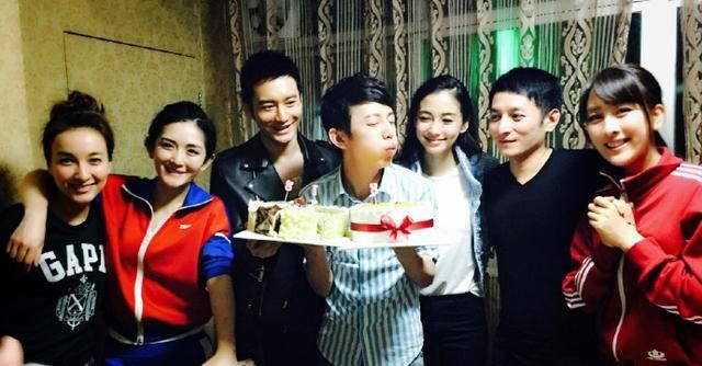 Angelababy出席活动图片：右手伤疤醒目 教主黄晓明大呼心疼图片