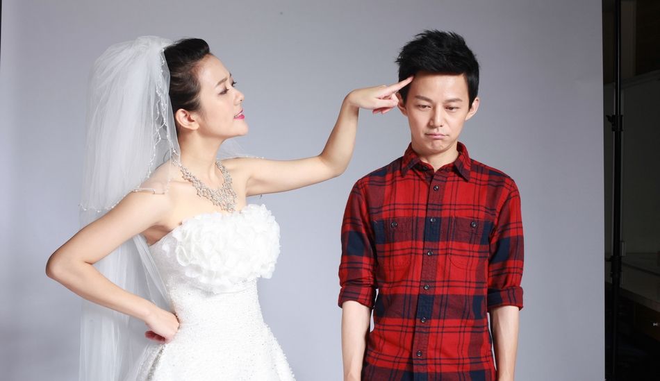 撒娇女王发杨乐乐何炅婚纱照  演绎苦情小三撒娇图片