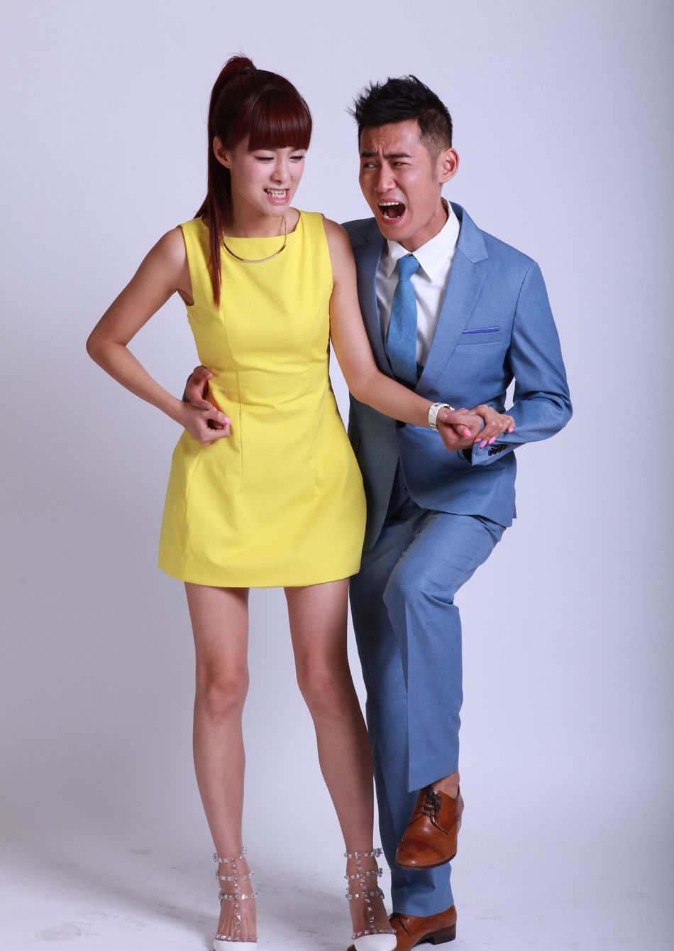 撒娇女王发杨乐乐何炅婚纱照  演绎苦情小三撒娇图片