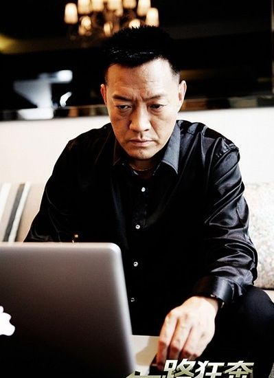 百变大咖秀定妆照 何炅谢娜预演徐志摩林徽因图片