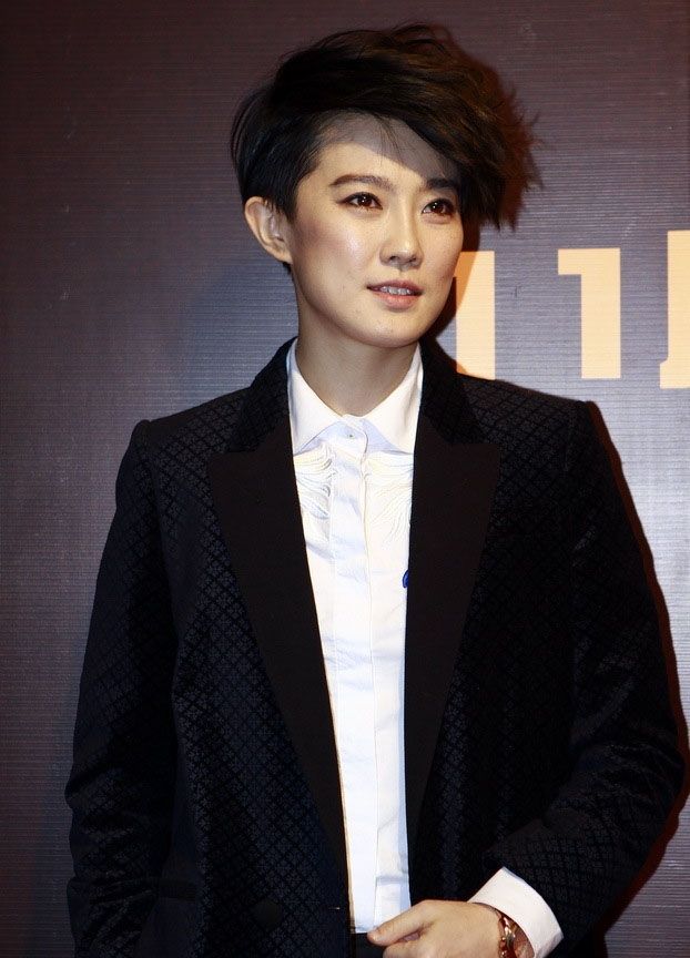 高清黑龙江省哈尔滨曲美女邓家佳曲婉婷助阵饥饿游戏2北京首映礼图片