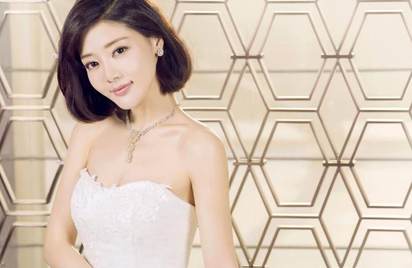 邓家佳甜美别致演绎新娘大片图片
