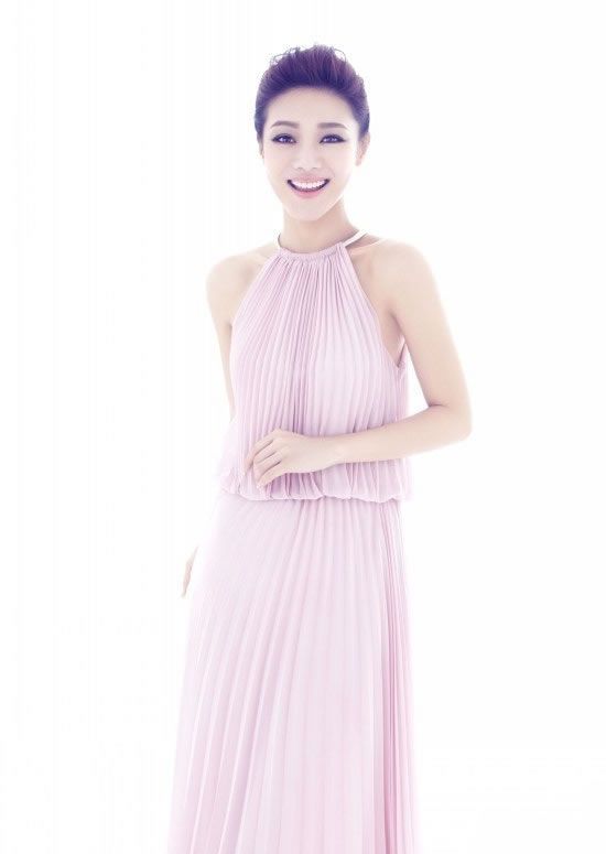 贾青短发写真图片甜美俏丽干练图片