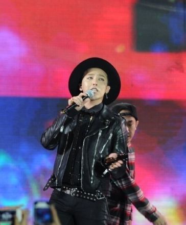 Bigbang成员GD北京热辣开唱 杜海涛跪求合影图片