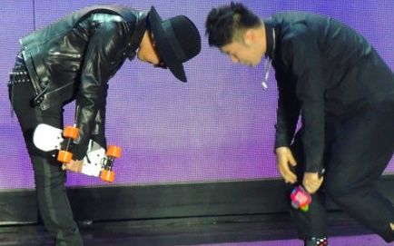 Bigbang成员GD北京热辣开唱 杜海涛跪求合影图片