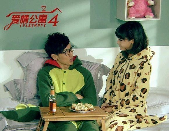 爱情公寓邓家佳创意写真 烈焰红唇酷帅时尚图片