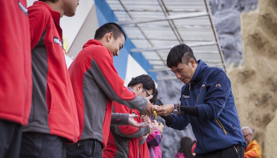 胡歌复古混搭亮相 打造盖茨比式怀旧时尚图片