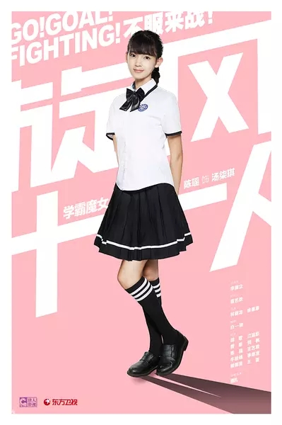 胡歌哈利波特造型现身机场 忙聊微信图片