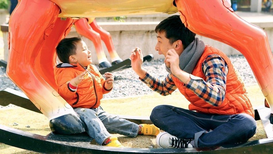 胡歌生活启示录亲子剧照 潮爸萌娃帅气十足图片