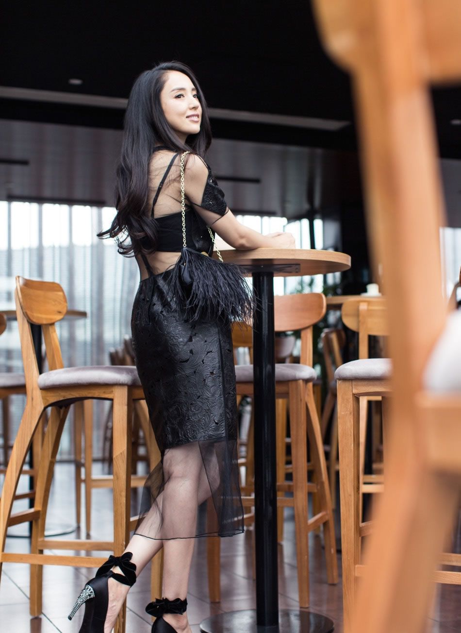 王丽坤优雅杂志写真图片 浪漫卷发百变裙装 王丽坤性感图片图片