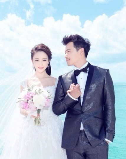 撒娇女王发杨乐乐何炅婚纱照  演绎苦情小三撒娇图片