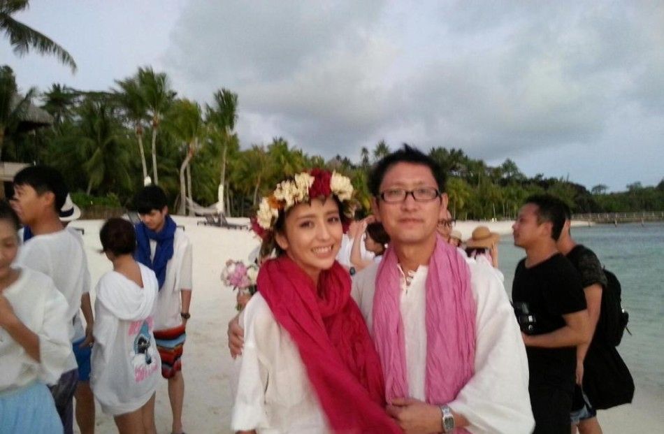 撒娇女王发杨乐乐何炅婚纱照  演绎苦情小三撒娇图片