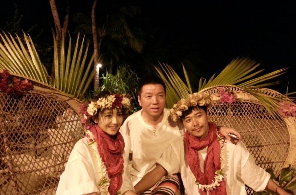 撒娇女王发杨乐乐何炅婚纱照  演绎苦情小三撒娇图片