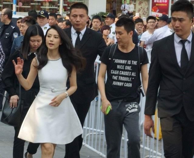 高圆圆时尚芭莎大片婉约迷人 气质演绎婀娜人妻图片 高圆圆时尚芭莎大片婉约迷人 气质演绎婀娜人妻图片