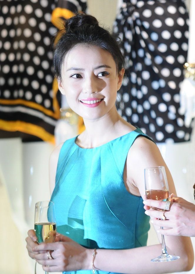 伊能静婚礼现场未PS照脸部浮肿 网友：还是高圆圆美图片