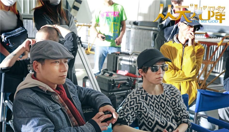 EXO张艺兴参演郭敬明电影《从天而降》杀青现场照图片