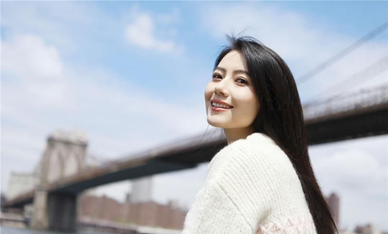 高圆圆纽约街头照曝光 优雅迷人可爱俏皮图片