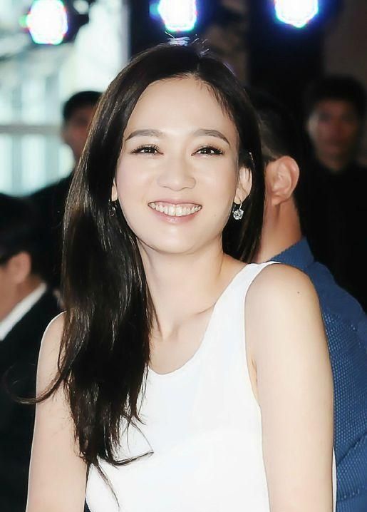 陈乔恩黄晓明等亮相苏宁环球投资控股泓霆影业签约现场图片