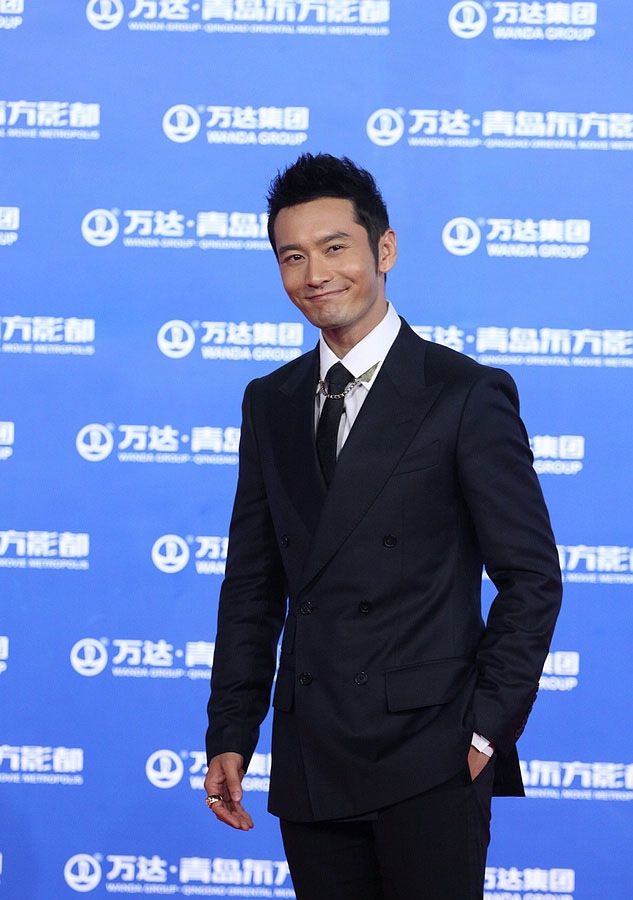 杨恭如黄晓明等俊男靓女助阵万达百米红毯图片