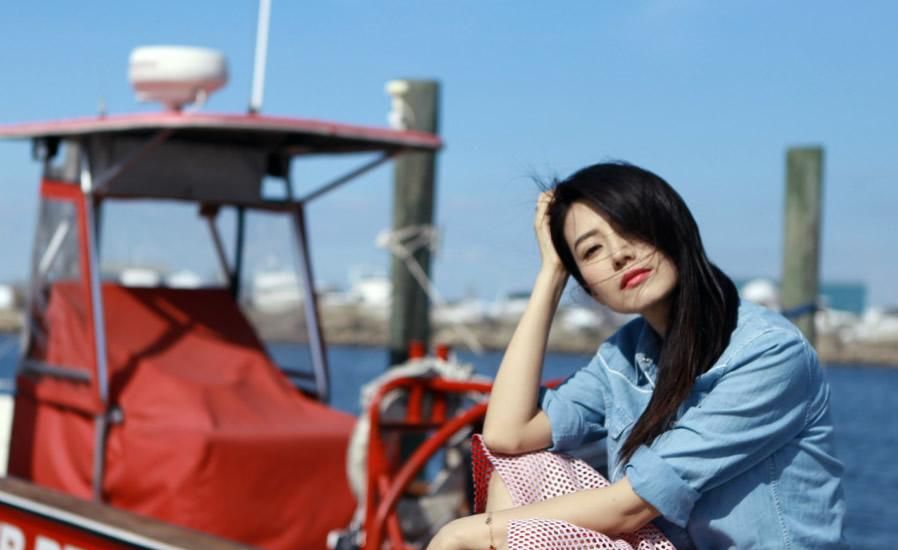 高圆圆时尚芭莎大片婉约迷人 气质演绎婀娜人妻图片