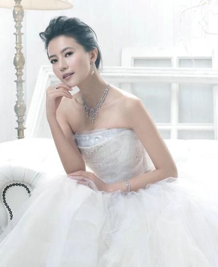高圆圆时尚芭莎大片婉约迷人 气质演绎婀娜人妻图片 高圆圆时尚芭莎大片婉约迷人 气质演绎婀娜人妻图片