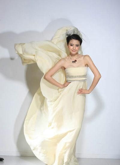 高圆圆时尚芭莎大片婉约迷人 气质演绎婀娜人妻图片 高圆圆时尚芭莎大片婉约迷人 气质演绎婀娜人妻图片