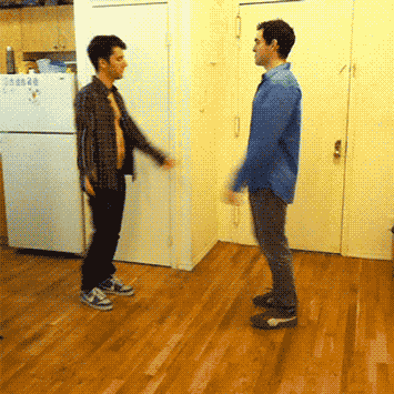 邪恶搞笑gif：没精神了？给你提提神！图片