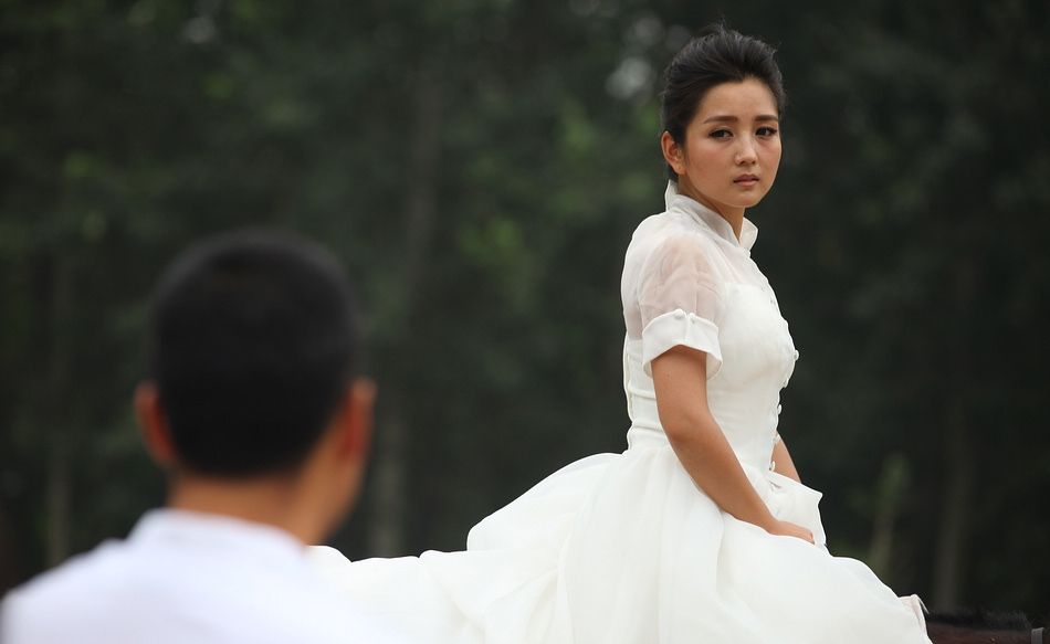何洁赫子铭婚礼将近 婚纱拍摄选马场图片