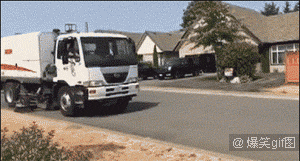 邪恶搞笑gif：没精神了？给你提提神！图片