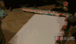 邪恶搞笑gif：没精神了？给你提提神！图片