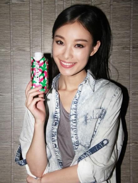倪妮2015纽约大都会MetBall盛宴 性感成熟更增朦胧美图片