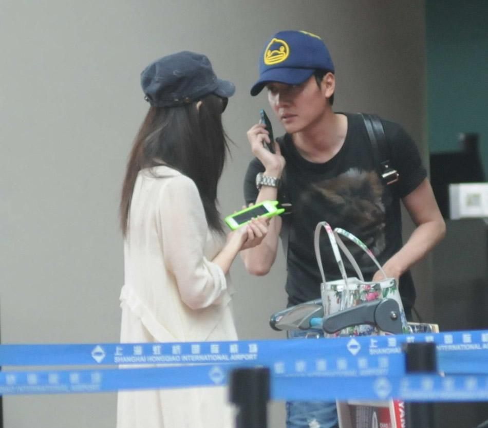 倪妮封面图片妖艳笑容性感十足图片