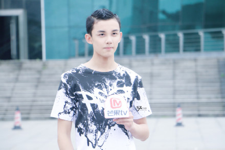 吴磊旋风少女芒果TV放心去飞高清采访图9P 吴磊图片图片