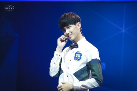 吴磊拍摄智族GQ十月刊的酷照 吴磊帅气小小少年图片