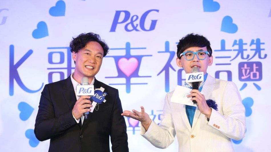 大陆台湾男明显陈奕迅亮相《东成西就2011》北京首映礼图片图片