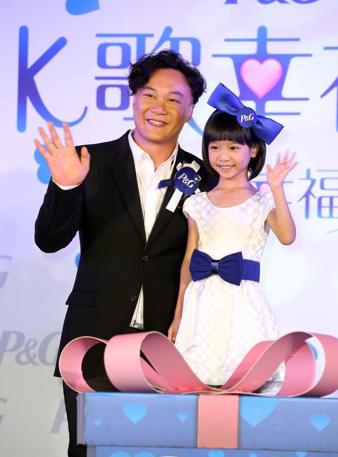 大陆台湾男明显陈奕迅亮相《东成西就2011》北京首映礼图片图片