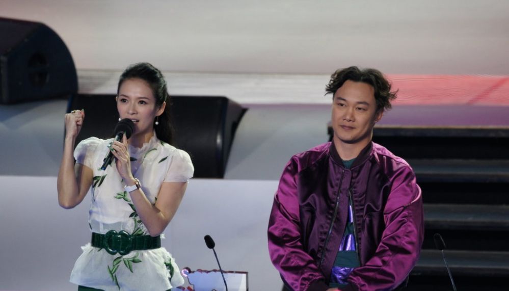 章子怡图片章子怡最新时尚封面图片 恋情甜美人比花娇图片