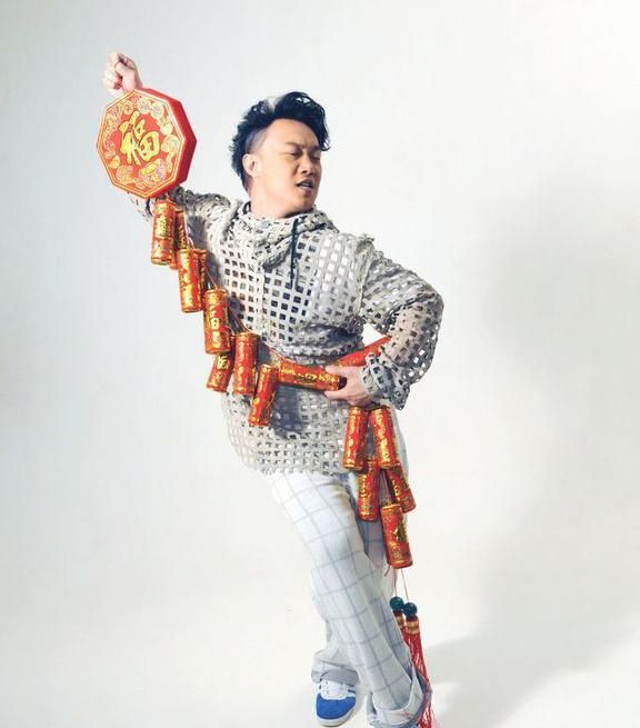 大陆台湾男明显陈奕迅亮相《东成西就2011》北京首映礼图片图片