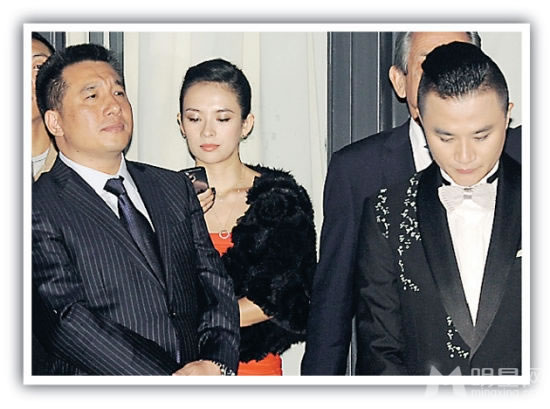 章子怡三亚会汪峰后首次亮相 保镖护驾略显疲惫图片